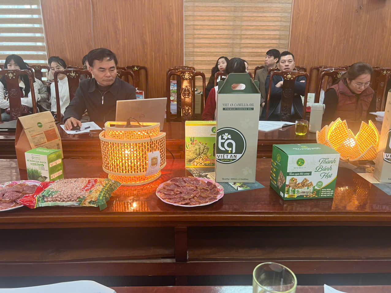 hạt sở được ép để làm dầu ăn hữu cơ